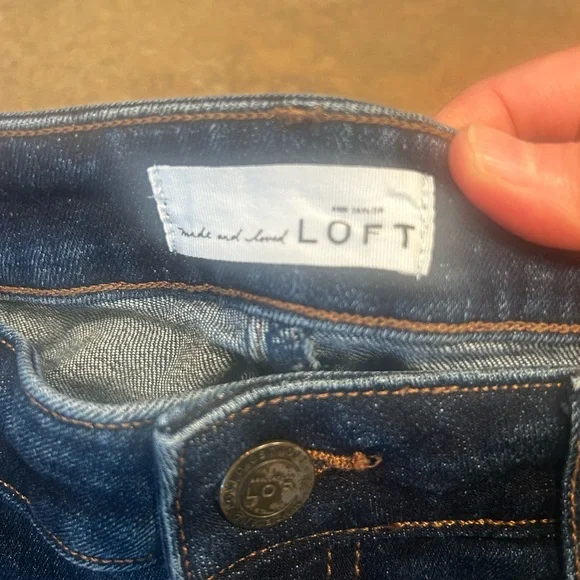 **2 FOR $15 FREE SHIPPING***Ann Taylor Loft Blue Jean Shorts with Distressed Hem - Picture 3 of 7